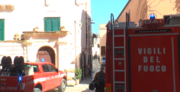 Paura in via delle Beccherie a Matera: fiamme in un locale fatiscente riparo di un cittadino extracomunitario