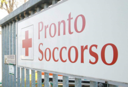 Pugni, morsi, calci: il dramma delle donne in corsia. Nel 2023 ben 97.500 infermiere vittime di aggressioni 