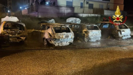 Lavello, 4 auto in fiamme: Carabinieri a lavoro 