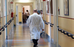 Poteri ministeriali sostitutivi in caso di gravi inadempienze delle Regioni sulle liste d'attesa nella sanità: questa la partita che si gioca tra il ministro della Salute e le Regioni