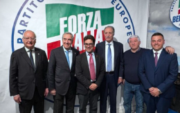 A Matera arriva il forzista Gasparri per la volata di Nicoletti: «Abbiamo preso il vaccino contro la malattia del trasformismo e del familismo»