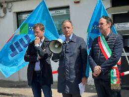 La Uil al sit-in di Latronico: "Serve un piano regionale contro la desertificazione dei servizi"