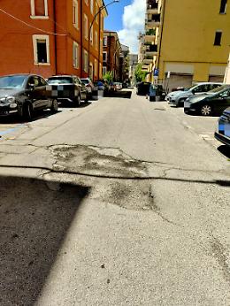 L'eterna buca di Via Crispi,  affresco al degrado a due passi dal centro storico di Potenza