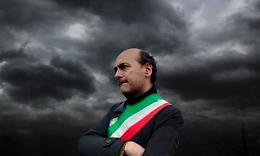 Emiliano sponsorizza pure le sagre in cui si macellano i cavalli, con la strafottenza del sindaco di sinistra di Corato