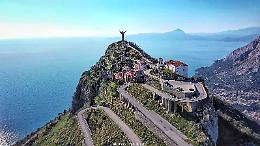 Vacanze nei piccoli centri: Maratea la più ricercata, la Puglia attrae con Castel del Monte, Isole Tremiti e Peschici