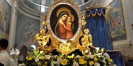 A Ruvo la Madonna del Buon Consiglio rientra al buio per solidarietà con gli innocenti sterminati a Gaza