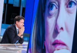 Dai banchi del governo a quelli della lamentela, Conte : "Alte cariche di FdI ci danno degli straccioni"