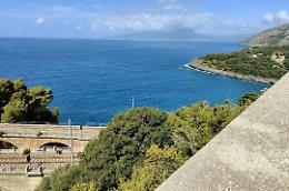 Giallo a Maratea: trovato un corpo carbonizzato in un dirupo al confine con Sapri, aperta un’inchiesta