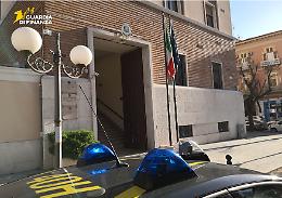 La GdF scopre ruberie di cibo e prodotti per l'igiene personale e della casa nel carcere di Foggia