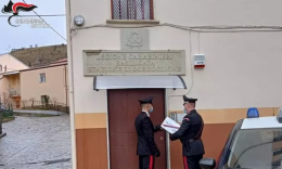 Dramma a Gorgoglione, 80enne accoltella una barista e poi si suicida 