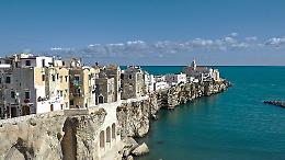Acquedotto Pugliese lascia il Gargano senz'acqua: ai malcapitati turisti non resta che il bagno a mare