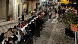 Pescopagano apparecchia in piazza la grande tavolata per gli emigrati