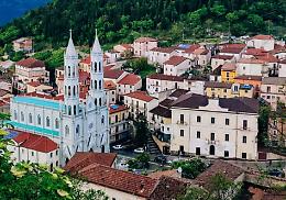 Dalla Campania un modello di turismo che la Basilicata dovrebbe osservare: così “Valle delle Radici” accende Padula e Montesano