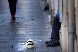 Consumi al palo da 20 anni: c'è un'Italia reale più povera del 2007