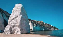 Linea Verde a Vieste, tra trabucchi, grotte, faggete e storie d'amore pietrificate, come quella di Pizzomunno