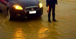 Potenza, intrappolata in auto nel sottopasso allagato di Via Petrone: i Carabinieri evitano il peggio