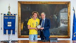 Il cuore d’oro di Filiano ricevuto da Bardi: così Matteo Telesca incanta l’Italia del nuoto