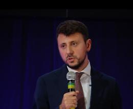 Il lucano Raffaele La Regina vince il prestigioso Premio Sele d’Oro: riconoscimento per la sua ricerca sul Mezzogiorno