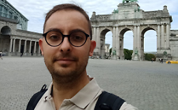 Colobraro, quattro passi con don Flavio: lo spopolamento, i giovani e quel caffè pomeridiano