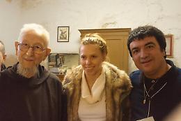Dal luccichio delle passerelle all’oscurità dell’abisso. Ania Goledzinowska racconta il suo «faccia a faccia con il demonio», tra esorcismi e il suo percorso di fede. Con un capitolo sulla sua esperienza a Potenza e sul caso Claps