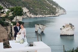 E' Baia dei Faraglioni sul Gargano la meta preferita dei matrimoni stranieri: vengono a sposarsi persino dall'Australia