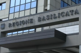 Scontro in Aula ma il bilancio passa, nella notte via libera all’assestamento 25-27