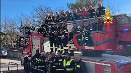 Natale di solidariet&agrave;: i Vigili del Fuoco portano i doni ai bambini del San Carlo di Potenza