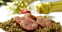 Capodanno 2025-2026, gli italiani spenderanno in media 127 euro per il cenone in casa