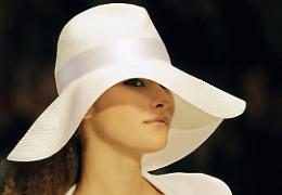 La moda futurista di Laura Biagiotti 