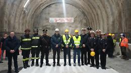 Maratea, abbattuto l&rsquo;ultimo diaframma della galleria Acquafredda lungo la Ss18