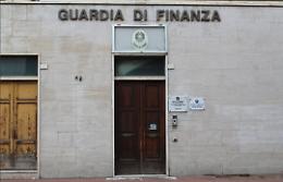 Prodotti non sicuri e privi di etichette, maxi sequestro delle Fiamme Gialle nel Potentino