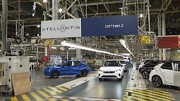 Da John Elkann a Filosa passando per Tavares: pioggia di milioni mentre gli stabilimenti Stellantis soffrono