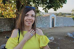 La libert&agrave; non &egrave; un favore. &ldquo;Autentiche&rdquo; di Irene Losito &egrave; un percorso concreto per smettere di compiacere, ritrovare se stessi e costruire relazioni sane