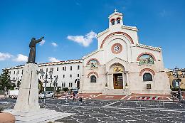 Pietrelcina attrae pi&ugrave; turisti di San Giovanni Rotondo:  in 20mila alla Pasquetta per Padre Pio