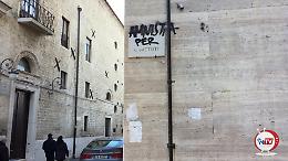 Sulla piazza del Teatro Giordano, la scritta "Amnistia per Cesare Battisti": l'insulto al patriota non assolve il delinquente 