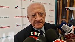 De Luca: "Dal Governo sgangherato fondi a tutti le regioni, tranne che a Campania, Puglia, Sicilia, Sardegna. Una vergogna"