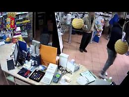Il VIDEO della rapina alla farmacia Gallucci di Foggia