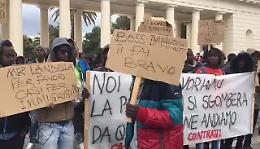 Foggia, in piazza la protesta dei migranti del Ghetto