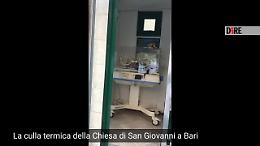 «Venite, hanno lasciato un bambino appena nato. Strilla come un matto, è meraviglioso»