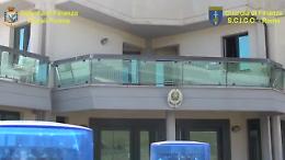 Persino perle e diamanti tra i beni confiscati per 2 milioni dalla GdF di Ascoli Piceno a un commerciante d'auto originario di Orta Nova che operava anche a Potenza