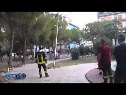 Pericoloso palo della luce abbattuto in Piazza Padre Pio