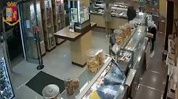 La Polizia di Foggia arresta l'autore del doppio colpo mirato ad un panificio e in una pizzeria della città
