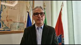 L'abbraccio di Canosa a Lino Banfi per la morte della moglie Lucia: "Una lunga storia d'amore difficile da spiegare"