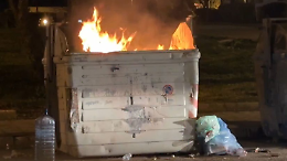 Capodanno di fuoco a Foggia: amputata una mano ad un ragazzo di 17 anni, Vigili del Fuoco in corsa per spegnere diversi cassonetti incendiati