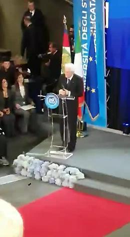 Standing ovation per Mattarella dopo l'intervento all'Unibas