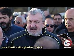 Emiliano al presidio Ilva da parte degli operai dell'indotto: "Mittal paghi le fatture"