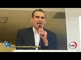 Emiliano ad Apricena ha un problema: il Pd non accetta supinamente il centro migranti. Lo scontro tra il sindaco Potenza e un poliziotto