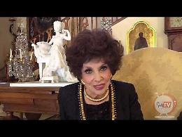 Gina Lollobrigida saluta gli amici a 4 zampe di Foggia