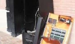 Viale Europa: bomba carta ad una tabaccheria, distrutto il distributore di sigarette