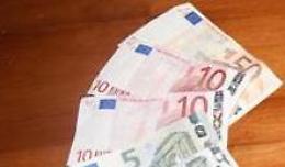 Bevono birra e pagano con banconote false: arrestati 